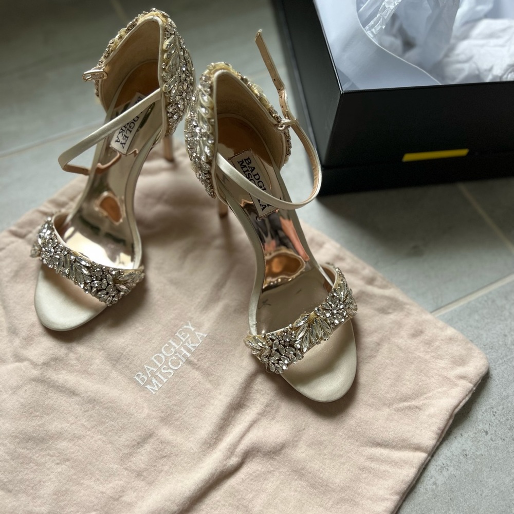 Badgley Mischka Ivory Heels